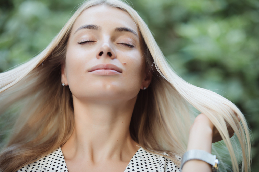 Consommatrice de spiruline pour les cheveux